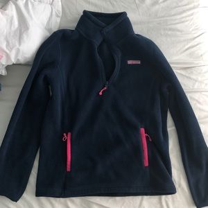 Vineyard vines pull over